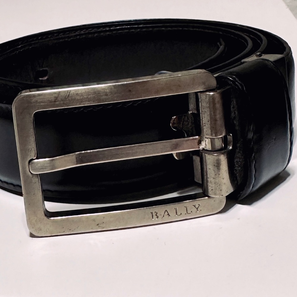 Bally Rare to find Vintage Reversible Belt, Aside Logo in Buckle Size 34